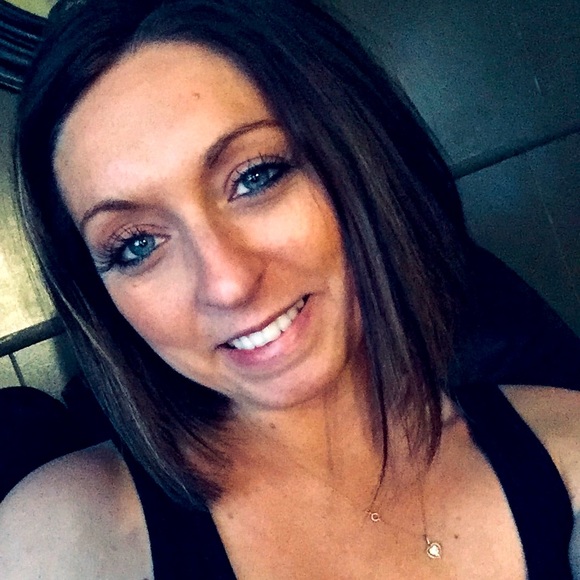 Meet your Posher, Tiffany - Picture 1 of 1